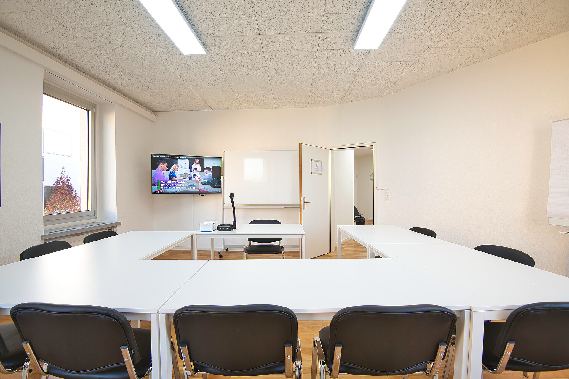 Kursraum von Nachhilfe-Institut Lern-Forum im Kanton Zürich, wo unter anderem Gymivorbereitungskurse durchgeführt werden, zur Gymivorbereitung in Zürich auf die zentrale Aufnahmeprüfung (ZAP), auch Gymiprüfung genannt.