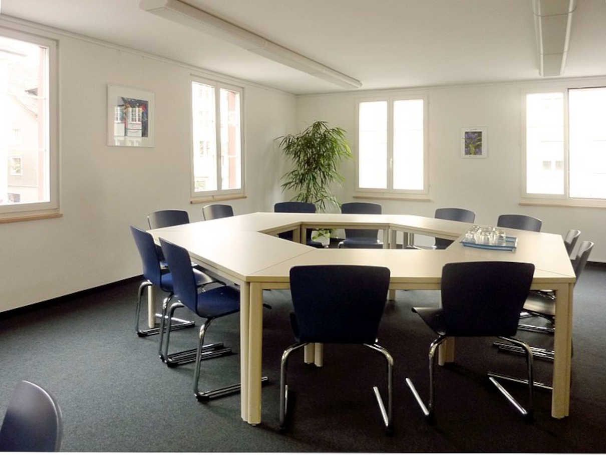 Gymnasium course room from the tutoring institute Lern-Forum for gymnasium preparation courses in Winterthur for gymnasium preparation for the gymnasium examination - central entrance examination (ZAP) - for grammar school (examination preparation for grammar school Winterthur).